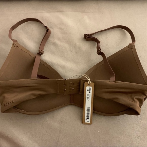 SKIMS Wireless Form Push-Up - Picture 3 of 3